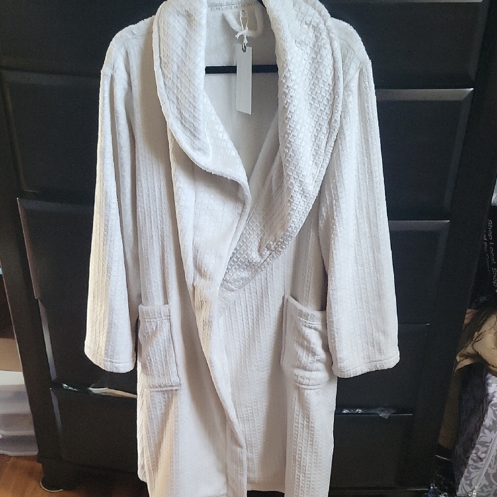 Women's Cream ROBE xL